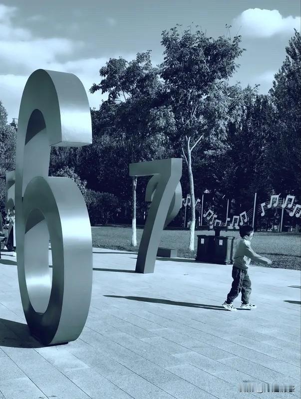 人老心不老，状态才是真的年轻。

七十岁的年纪，也照样能潇洒过日子。  
还能独