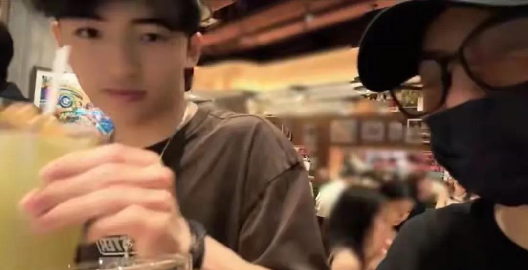 谢霆锋这个人，
我真的看不懂了，
大儿子Lucas的19岁生日，他又一次缺席了，