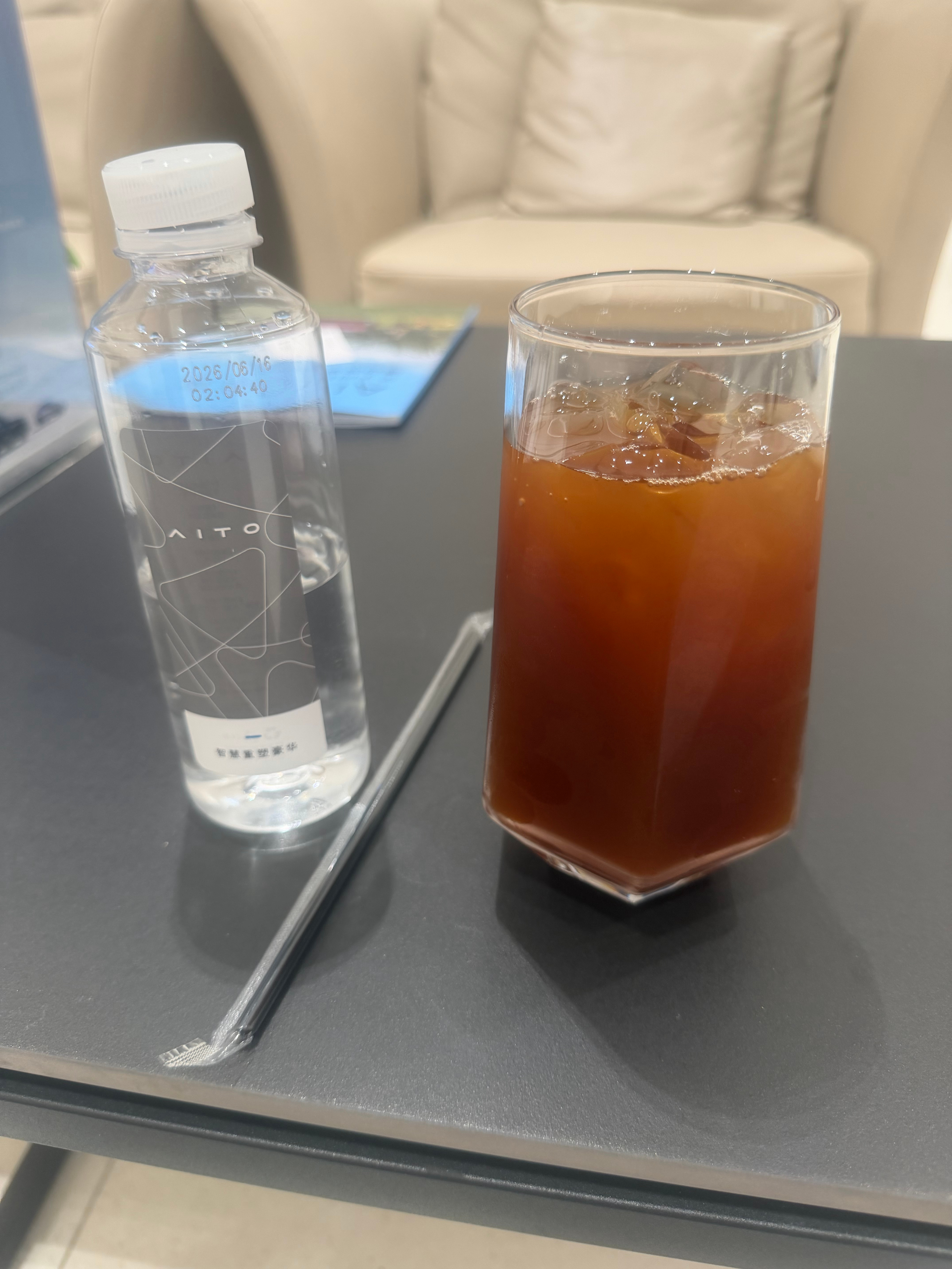 问界m8全能车王 抽空来给我的问界M8保养这次是换空调滤芯顺便给钥匙换一下电子开