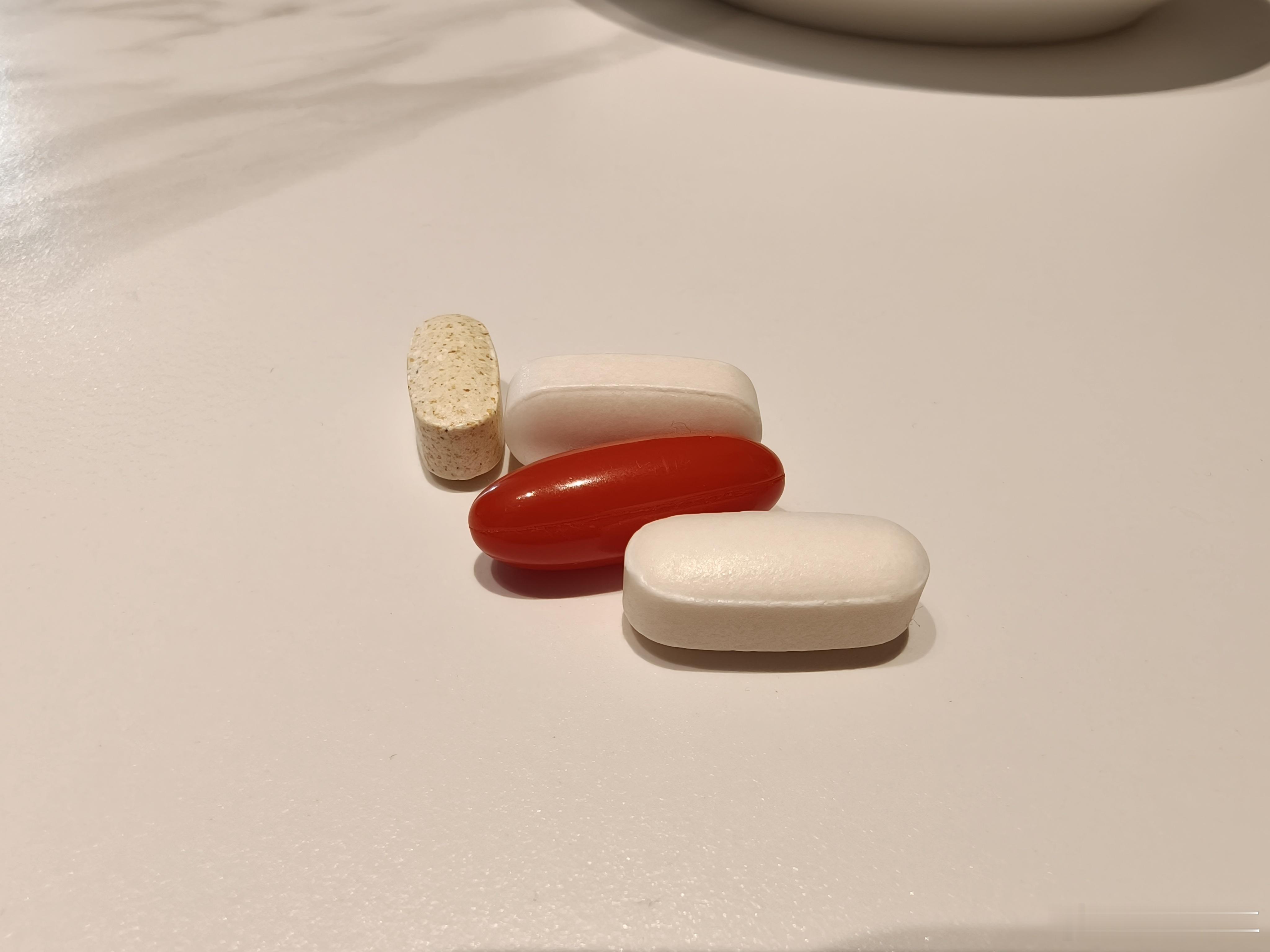 每天被逼着吃这些所谓的心理安慰片。。。大家觉得这些所谓的什么维生素什么 Q10 