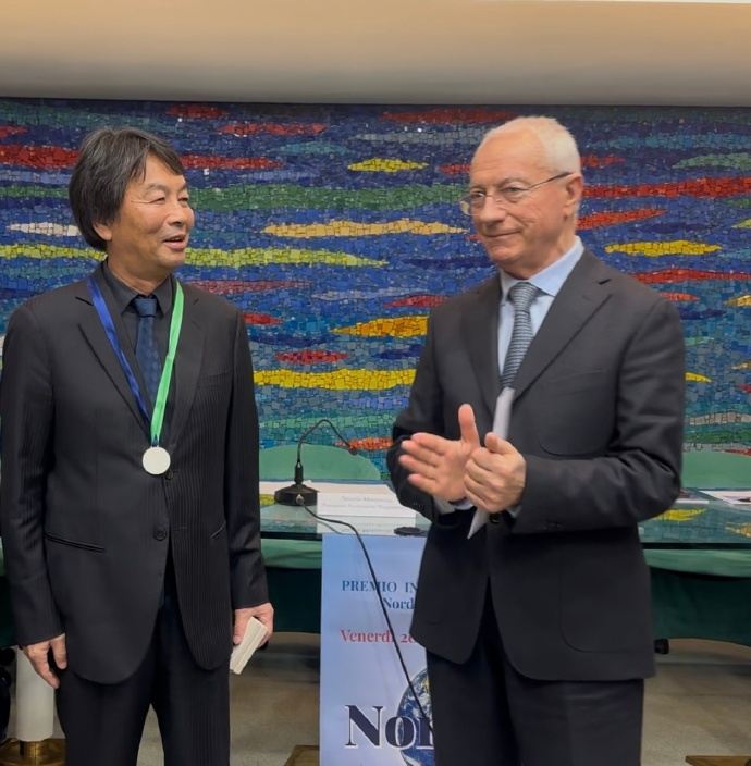 #刘震云获得意大利国际南北文学奖#【刘震云获奖，中国小说家首次获得该奖项】据光明