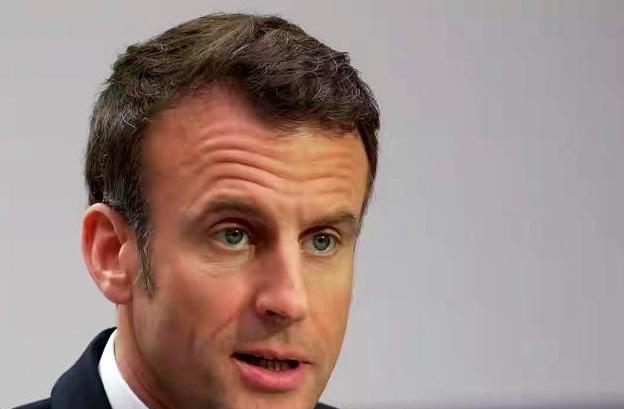 4月初，法国总统马克龙在东京的记者会上，当着全球媒体的面，开始念今年G7峰会的邀