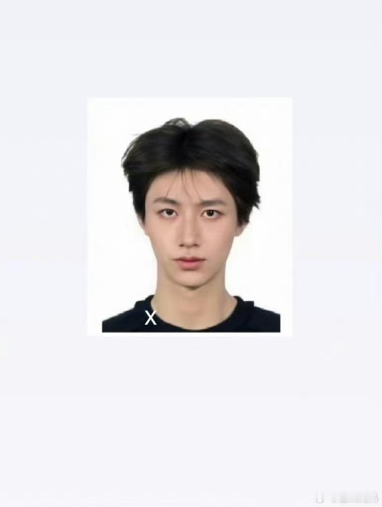 #朱志鑫素颜证件照##朱志鑫没有技巧就是硬帅#朱志鑫素颜证件照，[送花花][送花