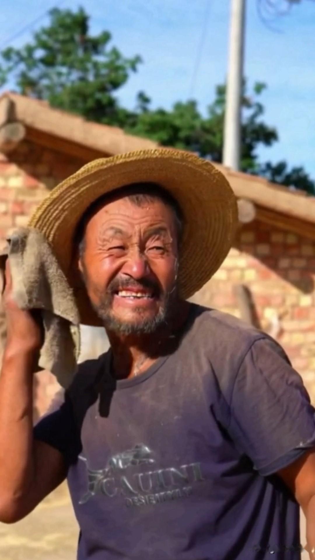 苦难并非要摧毁你，而是要淬炼你；命运的重压会筛去弱者，让留存者的脊梁更加坚韧。