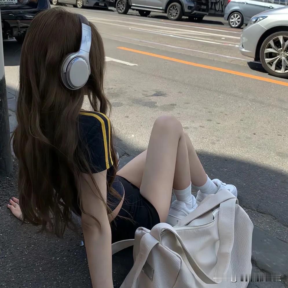 如果你有女儿，等她长大了要告诉她：

找男人不能光看脸蛋，也不能只看他有钱没钱