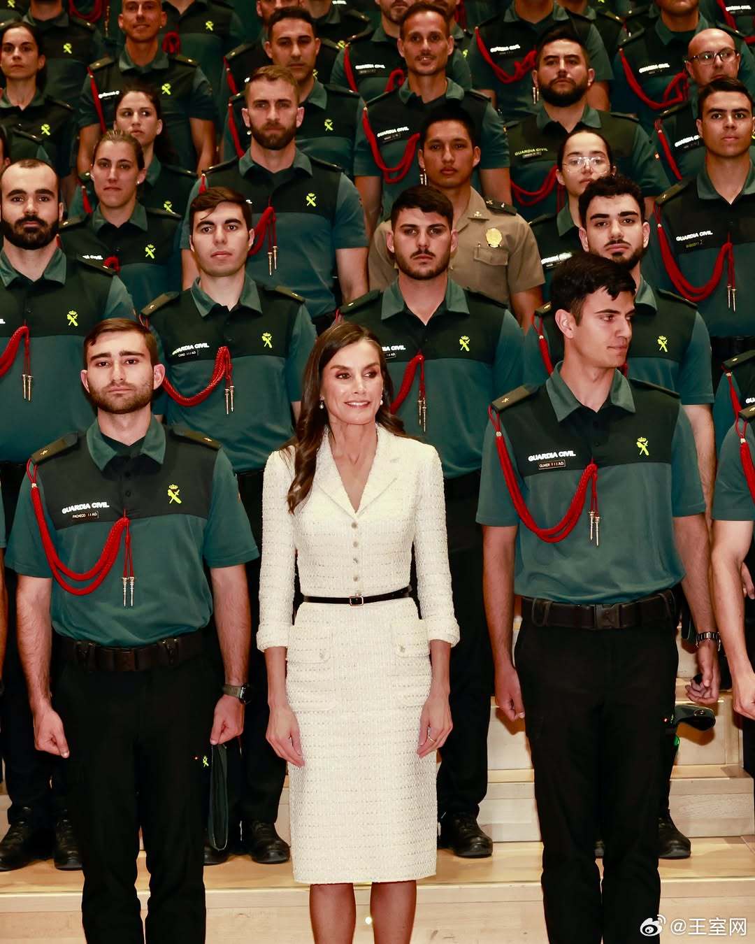 西班牙王室🇪🇸5月21日，莱蒂齐亚王后访问阿兰胡埃斯国民警卫队军官学院。世界