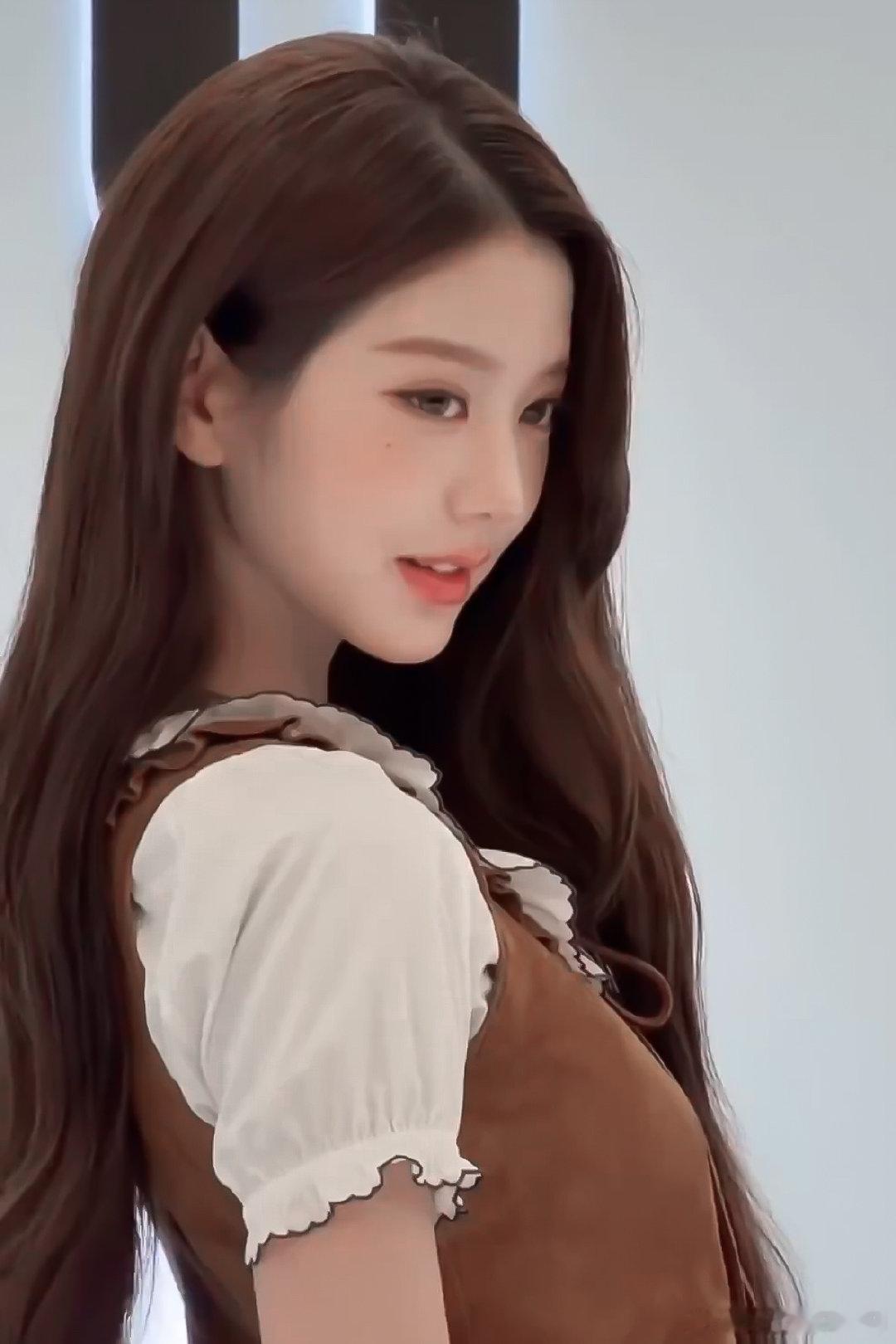 张元英张元英英文采访张元英英文对话安妮海瑟薇 张元英真没时间跟你们五代闹了，纯英