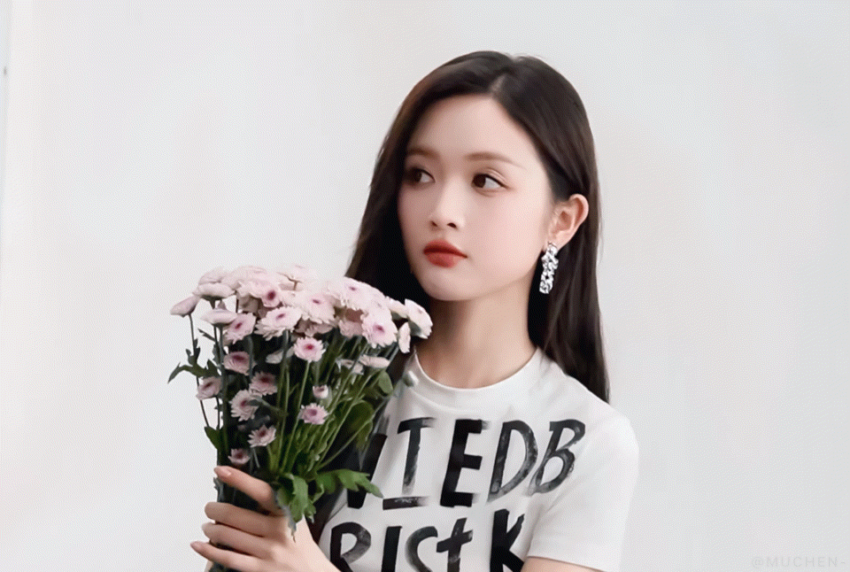 吴宣仪叶星星wxy吴宣仪 朋友们今天也来like一下子哇