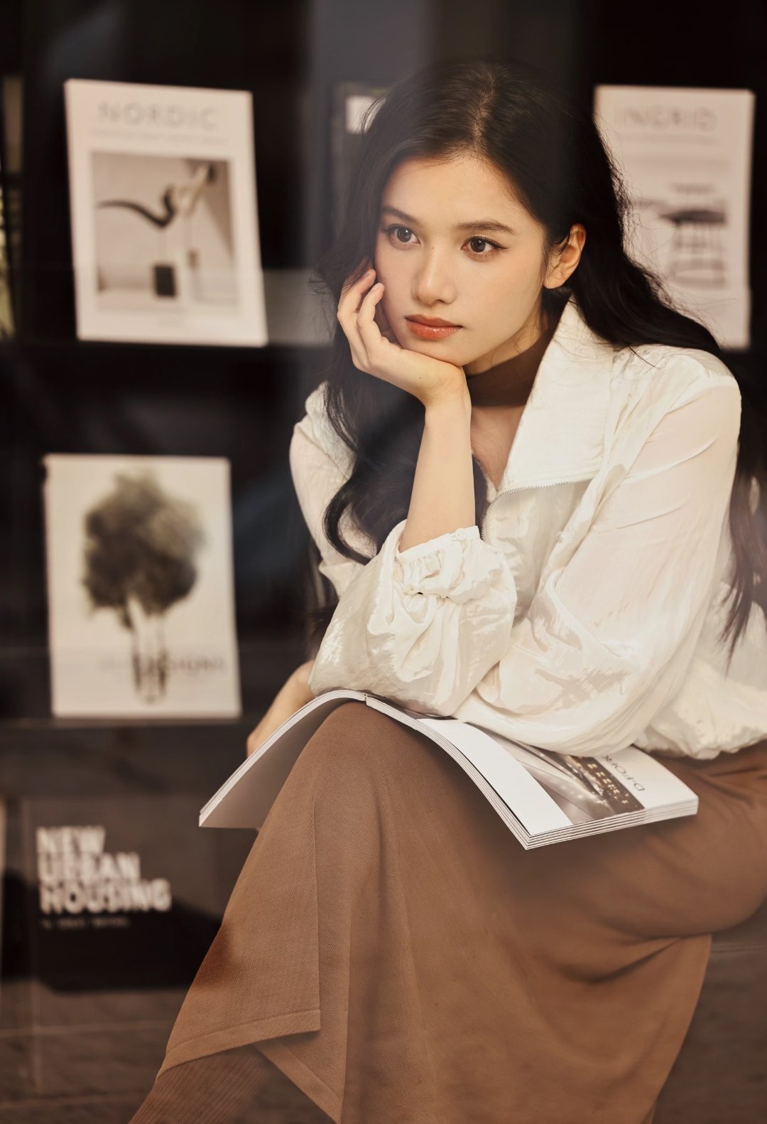 这组张婧仪很温柔知性的穿搭图～ ​​​