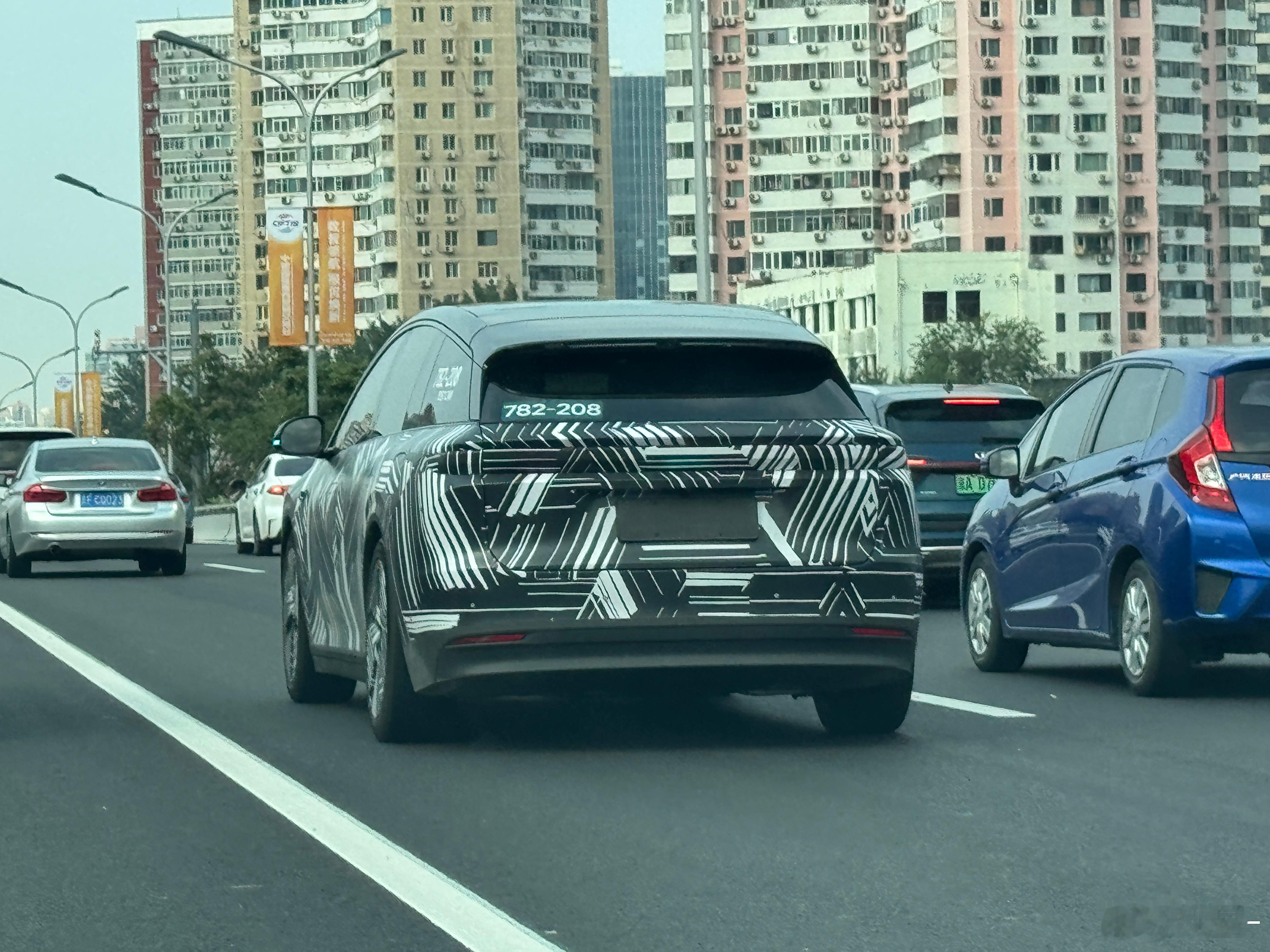 偶遇理想i6，这个月就上市了，从i8的表现来看，你们觉得i6得卖多少？ ​​​