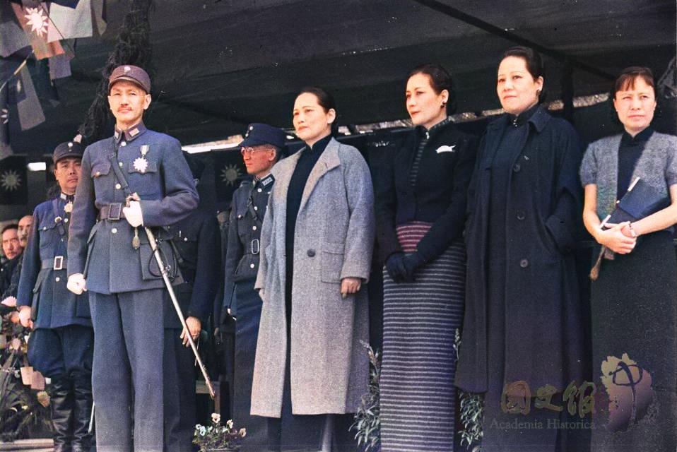 该组照片为1940年4月成都中央陆军军官学校（黄埔军校）第十六期第一总队毕业典礼的真实照片。历史珍贵照片