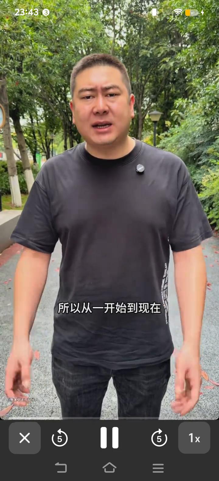 姐姐阿姨们好，我是刘金宝。我从来没有跟你们说过俺家里面的事，今天我跟你们说说。