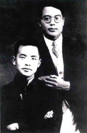 1921年夏，受东川道尹邀请来渝参加“暑期讲演会”、宣传马克思主义和新文化的少年