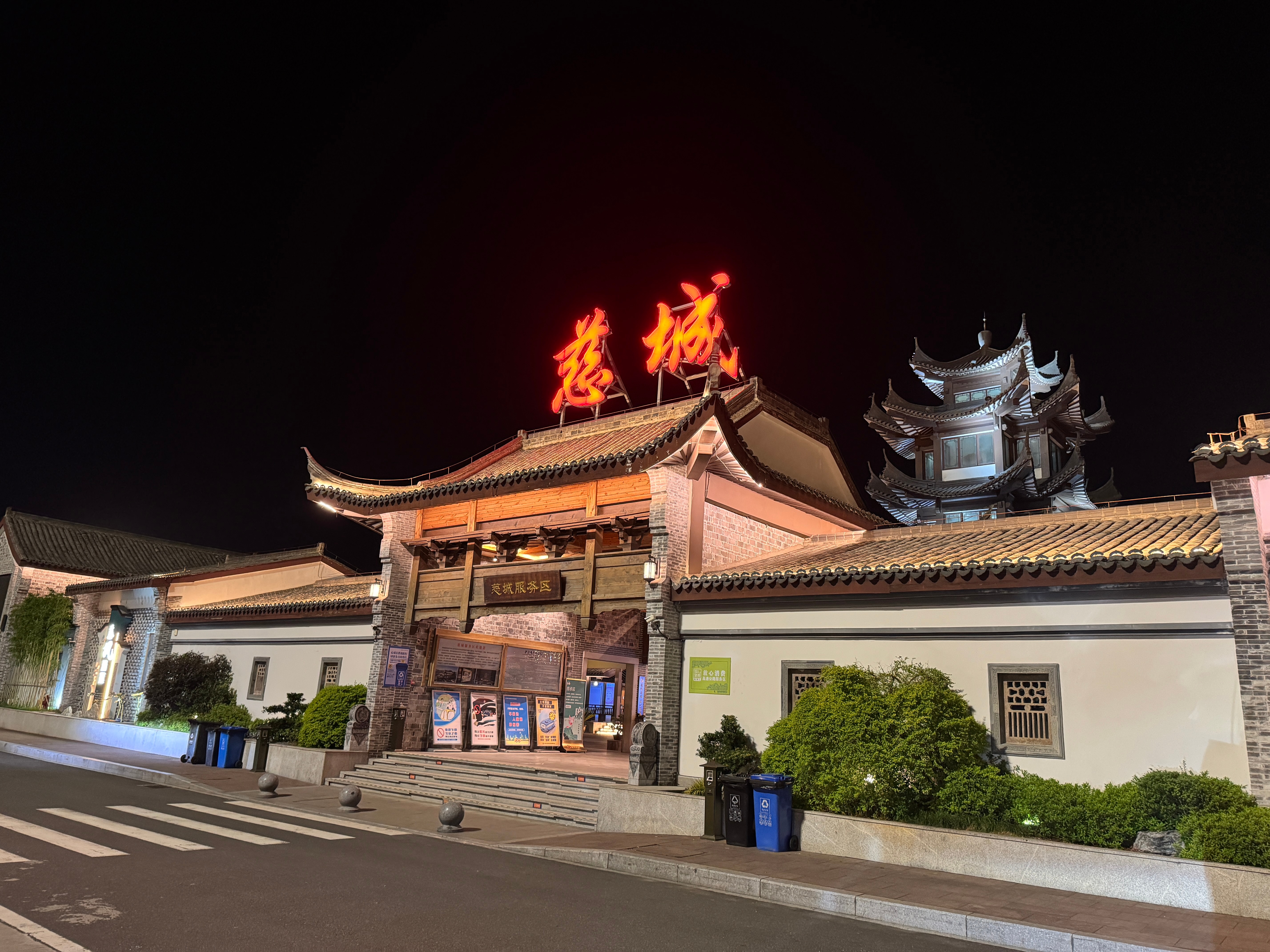 1111公里只充1次电东风日产N7续航挑战 这个服务区有点东西啊！卷起来了，快追