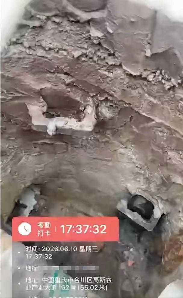 重庆，一大道刚遭遇积水2米严重内涝，6月10日就有市民打开路边排水井盖瞬间傻眼，