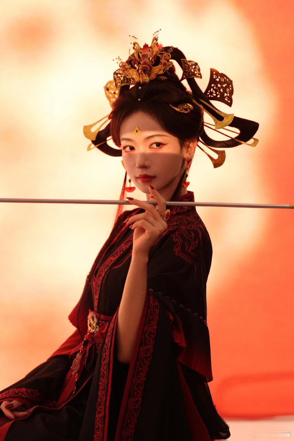 吴谨言魏哲鸣帝后cp 重生复仇女主遇上疯批病娇帝王，吴谨言和魏哲鸣的气场太贴了，