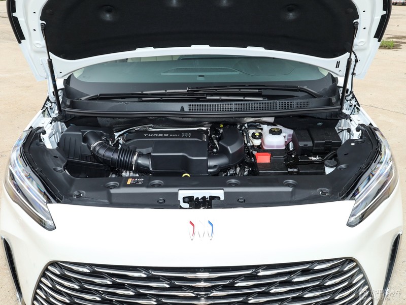 售24.99万元 别克GL8陆上公务舱智享版上市 配置提升/2.0T+9AT