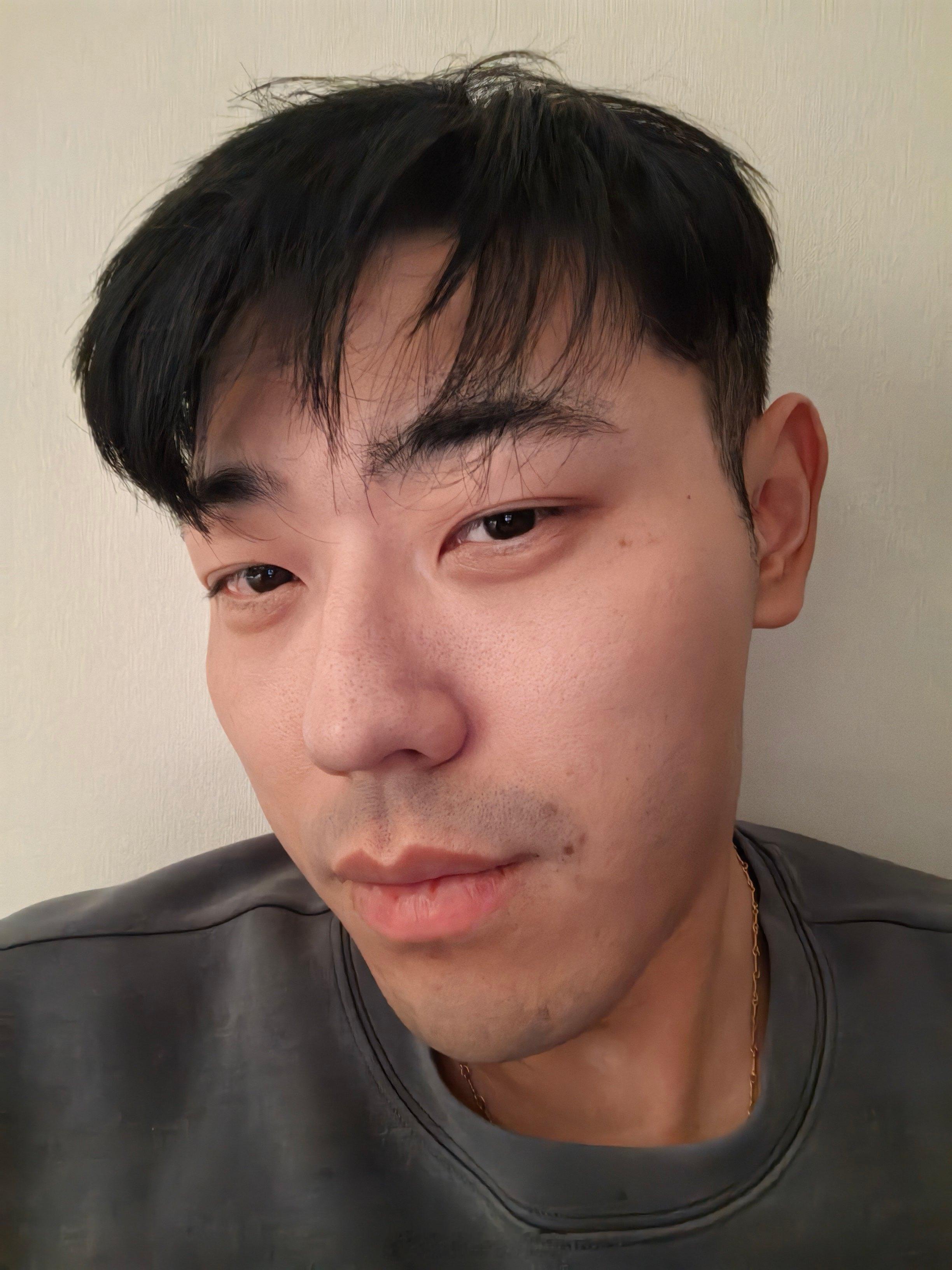 我想换个发型了，油头我都留了十年了… 