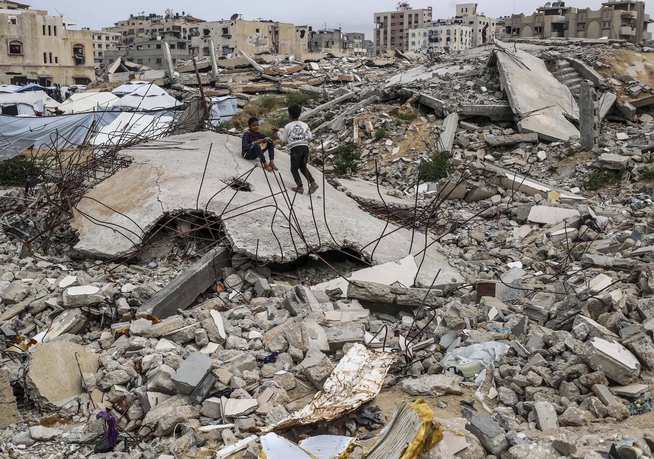 以色列在工作上或许追求精益求精，可在国际事务中，却对世界和平肆意践踏。它嚣张跋扈