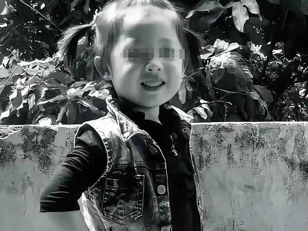 许金花伏法，是罪有应得。生父纵容并协助继母虐待亲生女儿，网购1600片泻药投喂琪