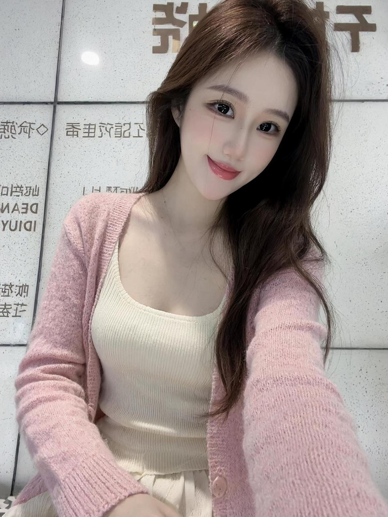 有些事，想多了头疼，想通了心疼，所以，该睡就睡，该玩就玩