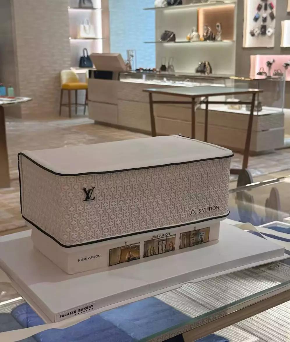 武汉惊现可食用LV！烘焙师手工复刻独栋建筑，颜值口感双在线
 
武汉“lv独栋建