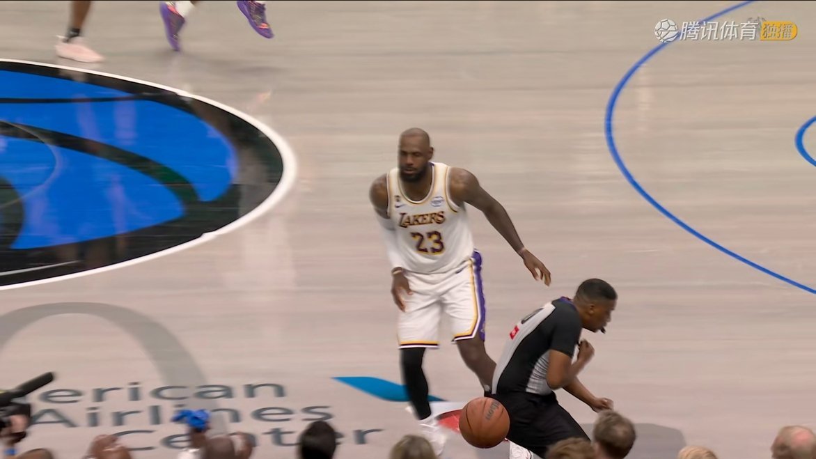 独行侠那边挑战这个界外球了！湖人vs独行侠