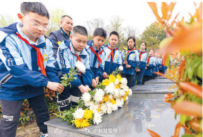 【跨越海峡 魂归故里】清明临近，大别山松柏凝翠，哀思绵绵。3月31日上午，安徽省