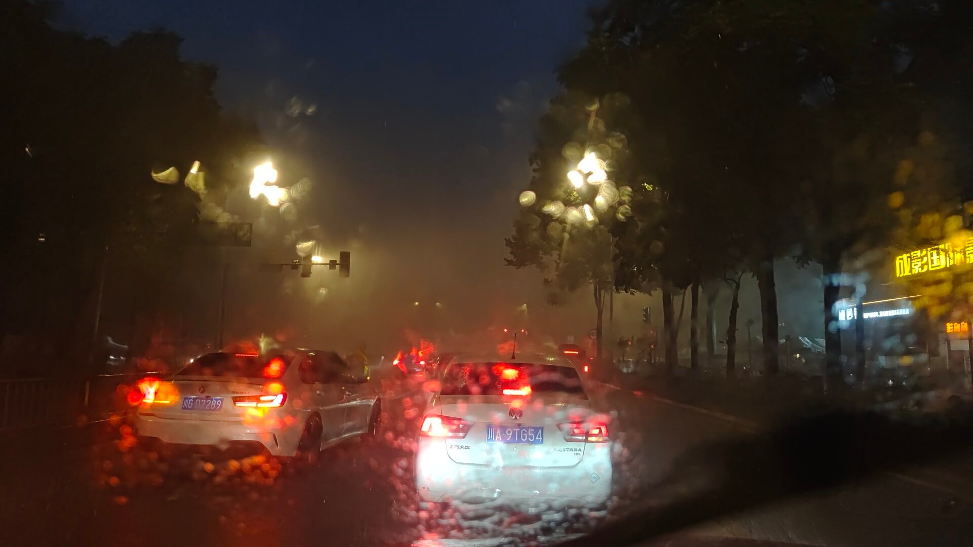 昨天暴雨今天晴空，成都走出了沿海城市的天气振幅。 ​​​