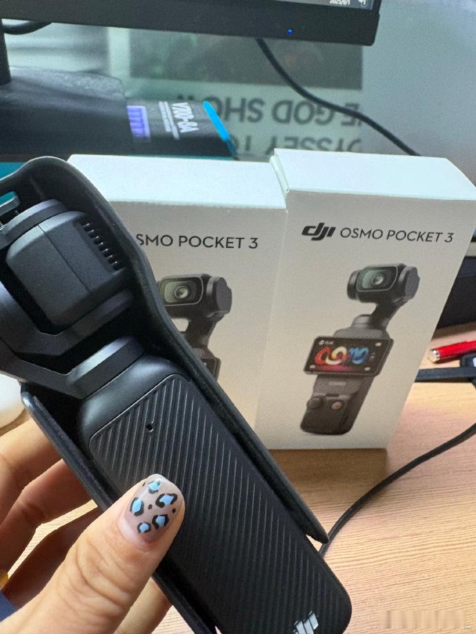 大疆最想删的视频出现了 大疆最想删的帖子出现了，收到的pocket3哪哪开胶，换