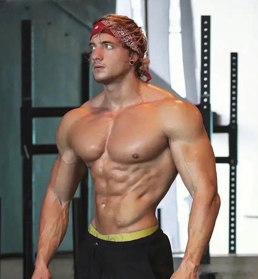 #健身网红拉丝哥离世#健身网红拉丝哥离世，年仅30岁，太可惜了！那么，拉丝哥是谁