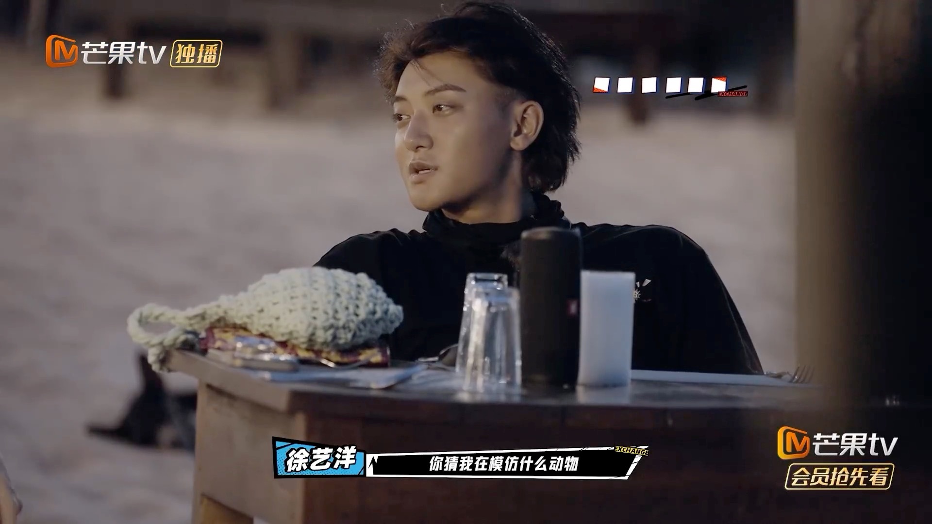 黄子韬你别太宠 黄子韬你是真的嘴硬，也是真的太会宠了！徐艺洋说啥就跟着干啥，陪着