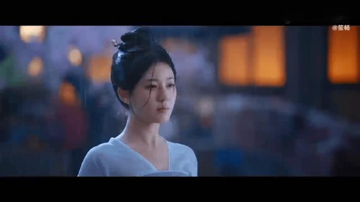 #赵露思雨中跪地哭戏#  《珠帘玉幕》这一段剧情里面赵露思雨中跪地哭戏，充满了情