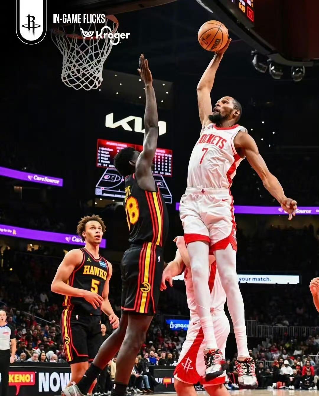 火箭拒绝连败最终下半场发力104:86拿下同为背靠背的老鹰。
什么是火箭这就是火