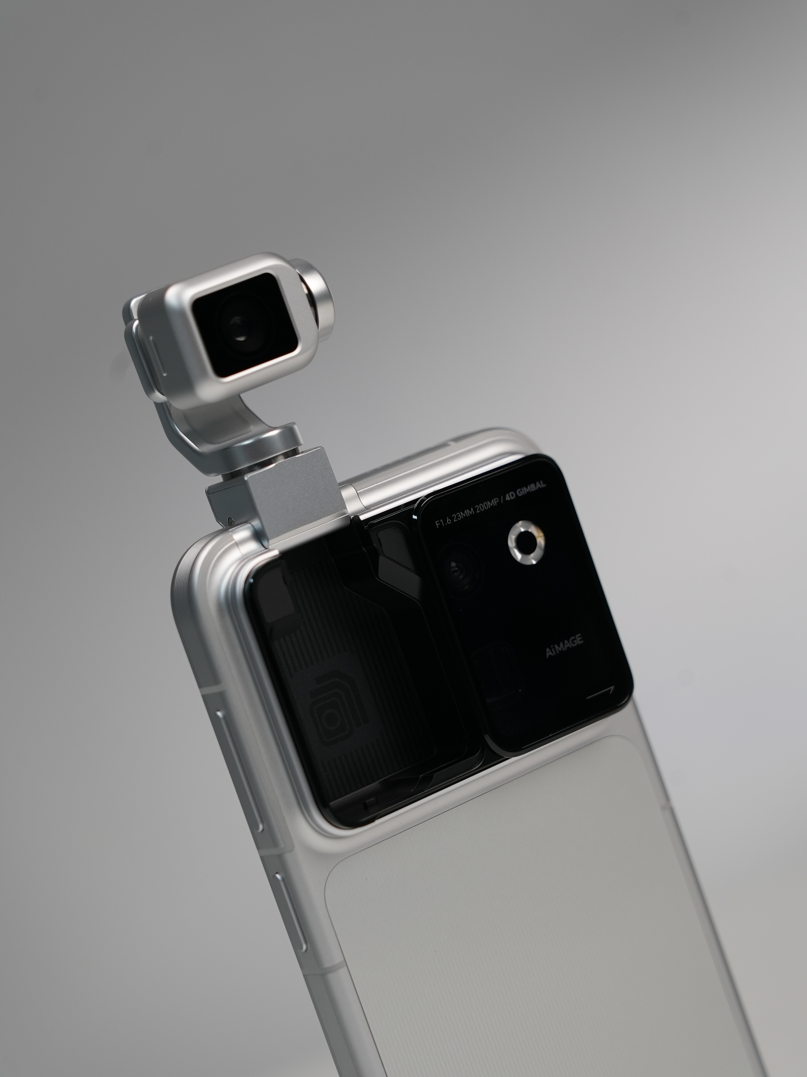 歪脖的 phone 和 Robot phone🤖 