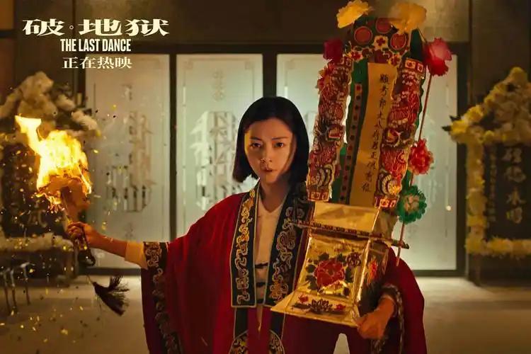在金上百花奖领奖后，为什么别人都不看好你，偏偏你最争气。
 
早年为了养家，小小