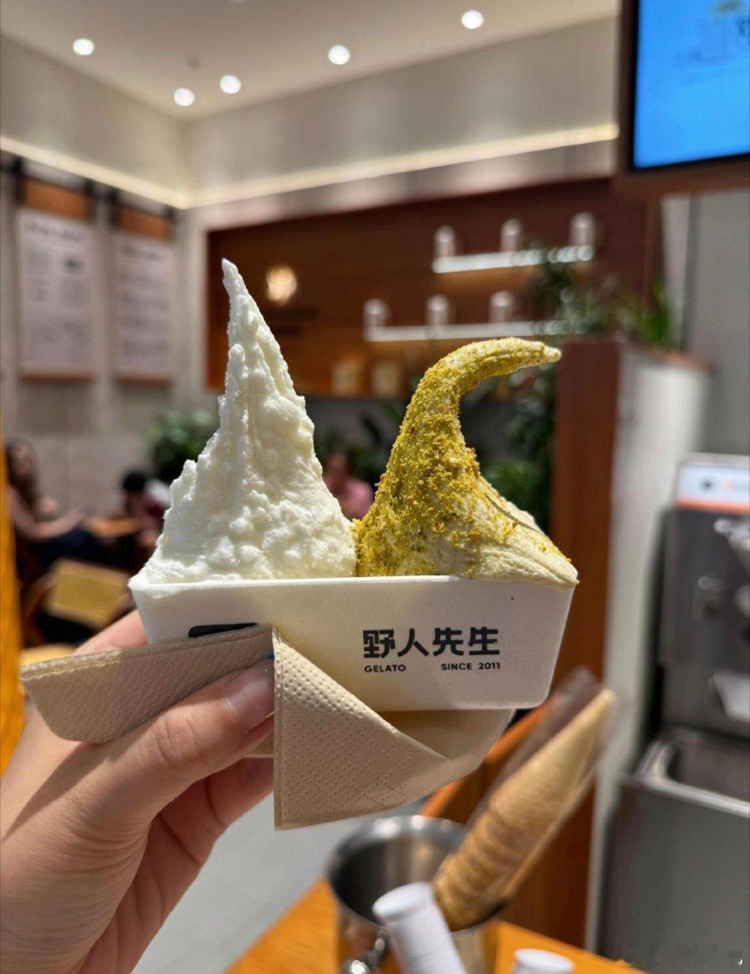 罗永浩作为消费者，评价一家餐饮店其实没啥问题。你不能说罗永浩是大V，他就不能评价