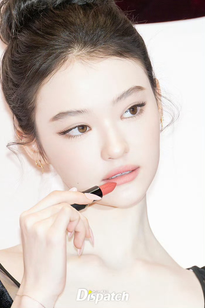 MEOVV成员Ella Gross今日活动新闻图集🐈✨很适合怼脸拍的漂亮妹妹 