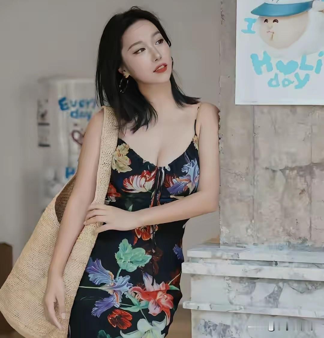 很多人还在怕AI抢饭碗，已经有人靠着AI狠狠爆了一条！
 
就是千万粉博主李蠕蠕