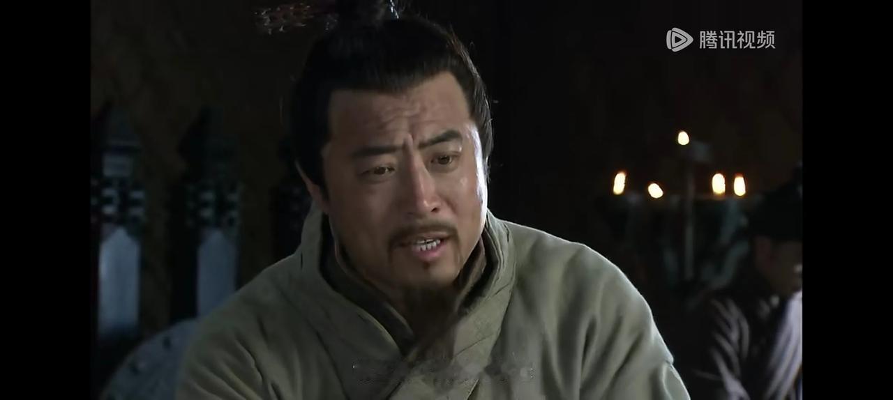 到底是东进还是南进？
电视剧《三国》里，许攸劝袁绍趁曹操攻打徐州之机，偷袭许都。