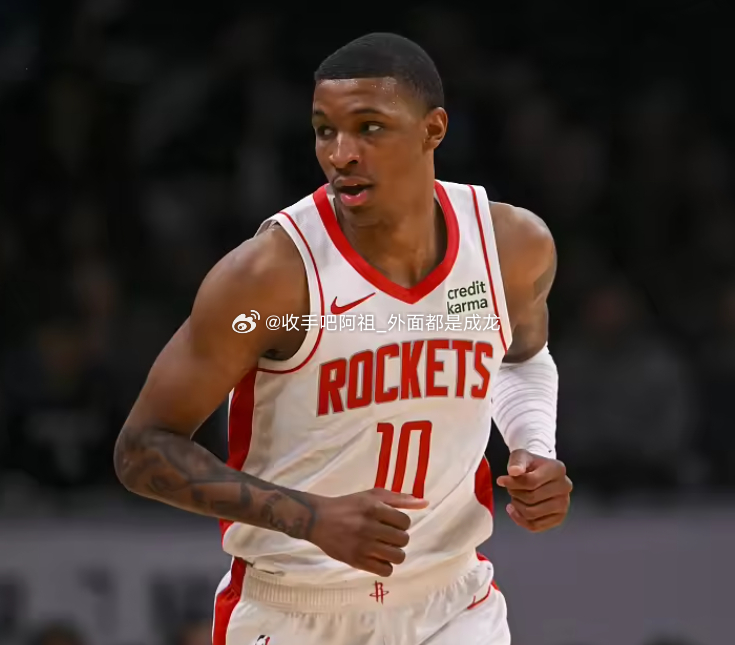 NBA季后赛首轮G4，火箭对阵湖人。上半场火箭占据主动，以56-47领先湖人，不
