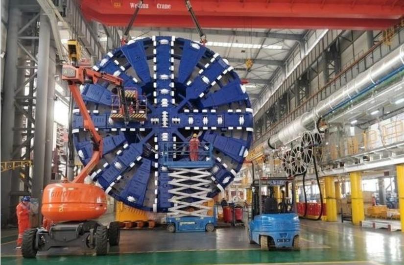 当年那台德国盾构机，修要100万，不修又怕出事，结果中国工程师拆开一看——根本不