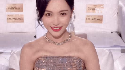 唐嫣裙子勒得动不了唐嫣[超话] 唐嫣裙子勒的动不了！一沫真挚的情话 ​​​