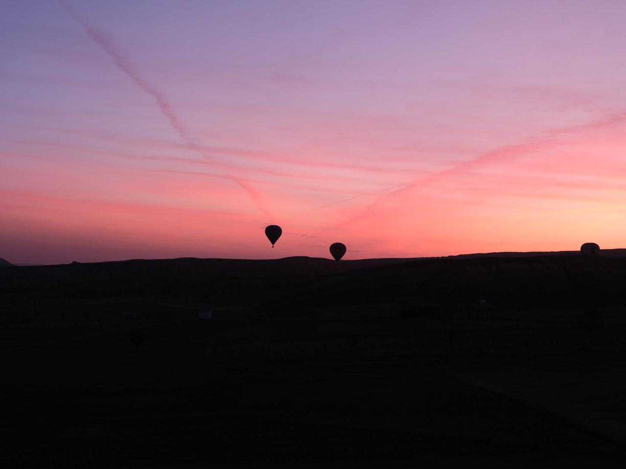 热气球打卡，真的美好。对我而言是旅途中除了拍照，能够投入到享受中难得的体验。升空