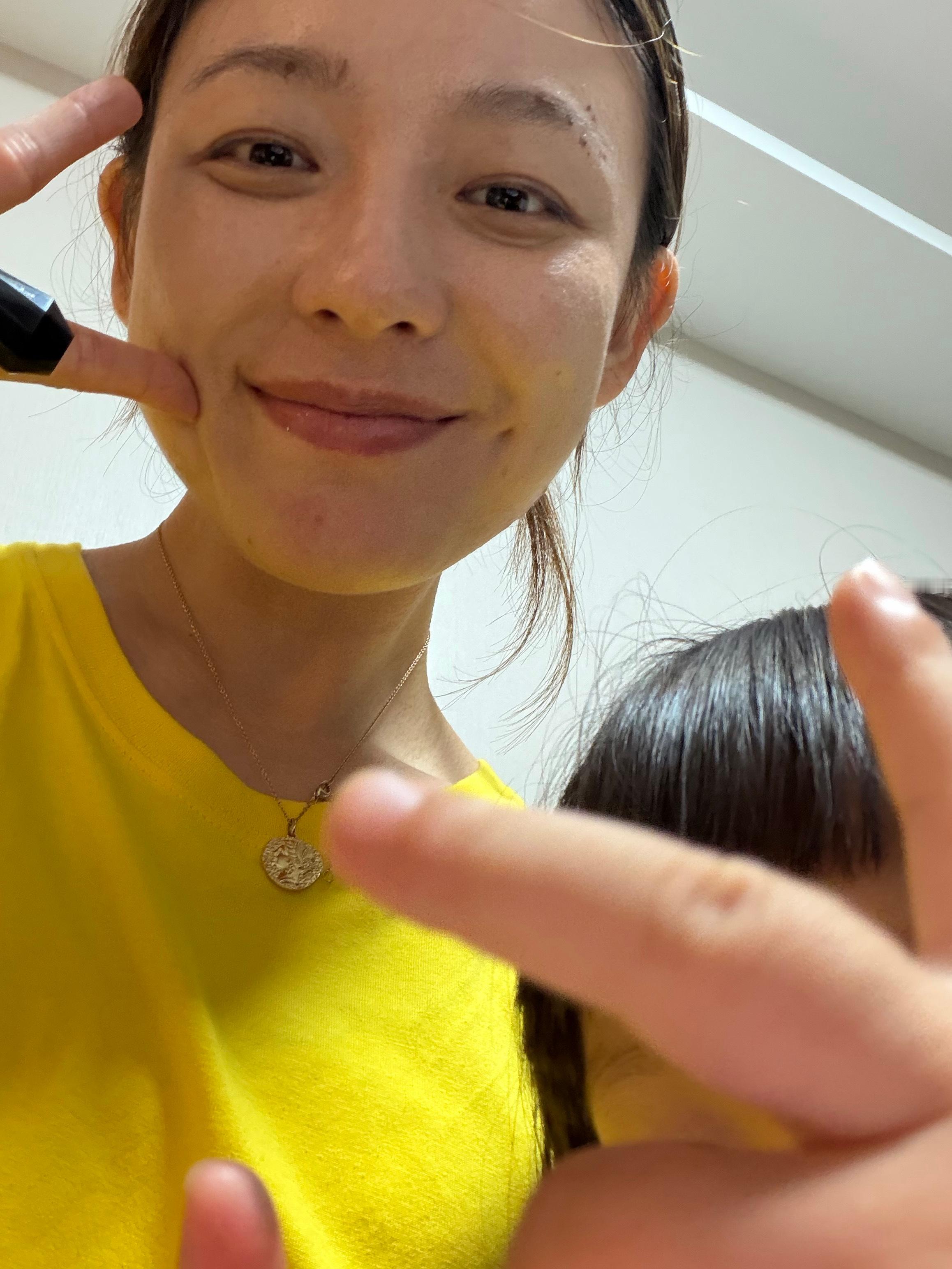 孩子说，妈妈我给你化个妆吧 ​​​