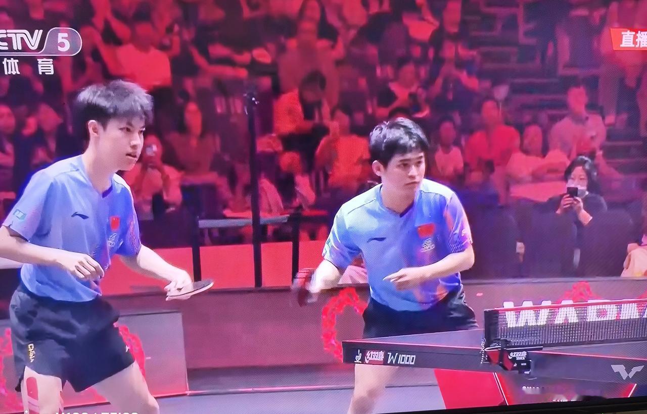 [奋斗]林诗栋/黄友政🇨🇳VS周哲宇/蔡劭恒🇸🇬！
对手是东道主组合，