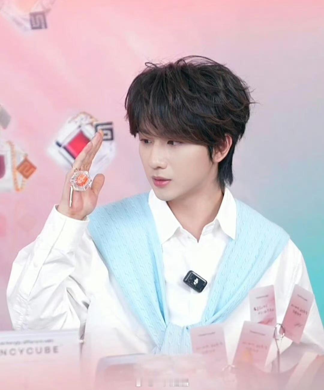 李宏毅最新直播状态，妥妥世萌一不解释