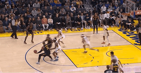 原形毕露！库明加终究还是不行！
在今天NBA常规赛勇士对阵步行者的第二节比赛中，