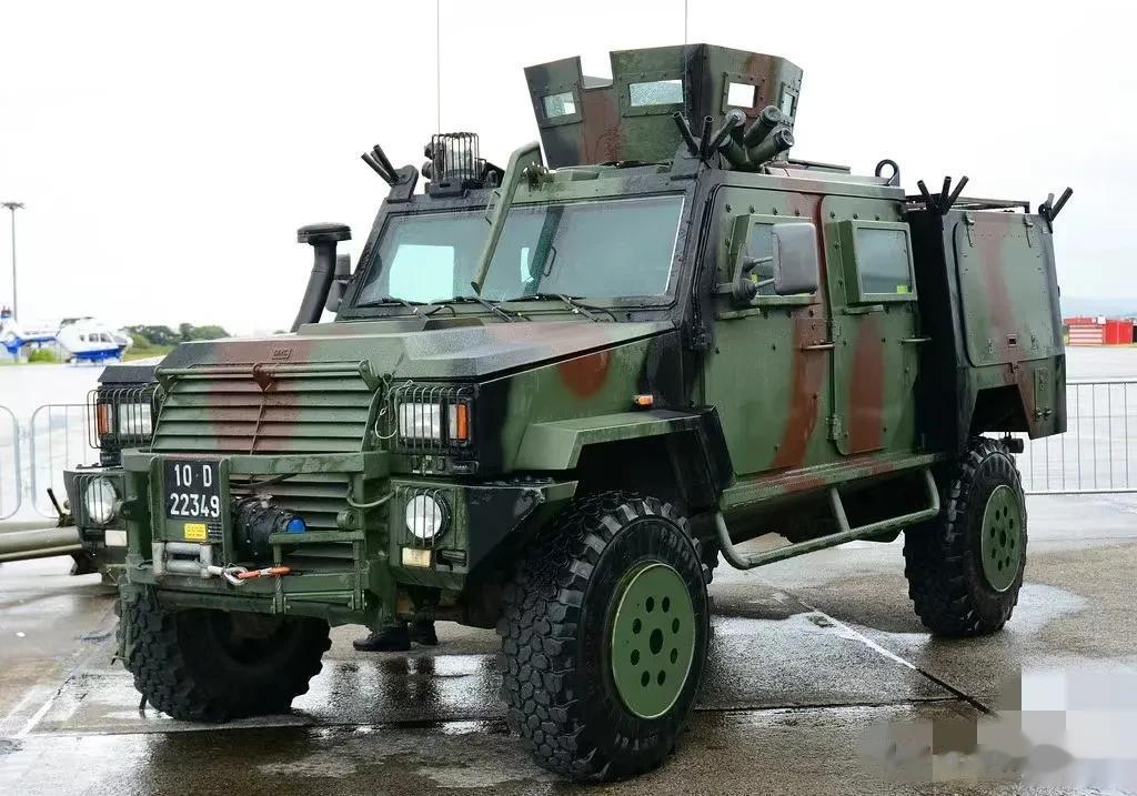 RG-32M突击车是南非制造的一款轻型、多用途、装甲防护性能良好的轮式突击车辆。