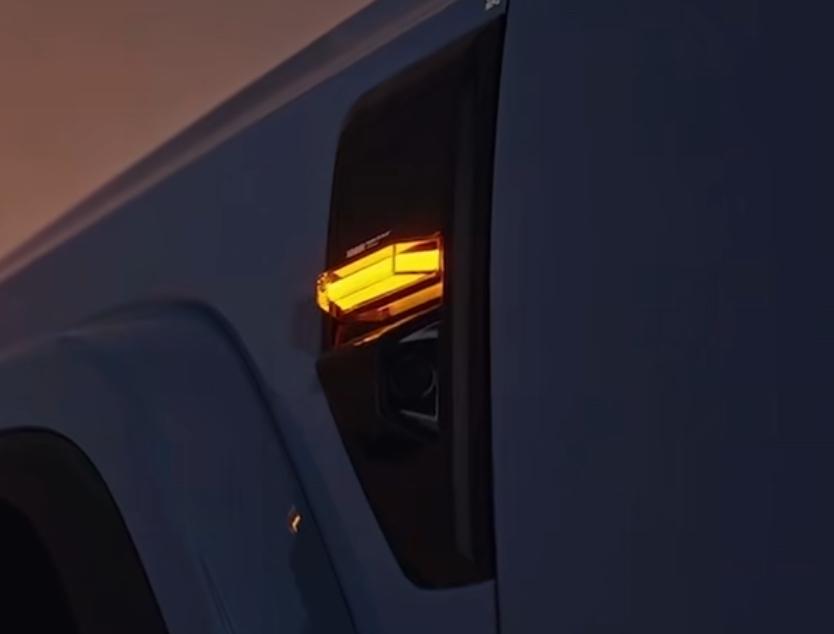 本来想说，那些想做点不一样的方盒子的车厂，去挖iCAR的设计师吧。

然后顺手查